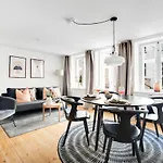 Sanders Central - Petite One-Bedroom Apartment In The Middle Of It All