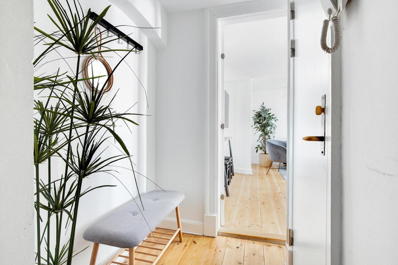 Sanders Central - Petite One-bedroom In The Middle Of It All Apartamento